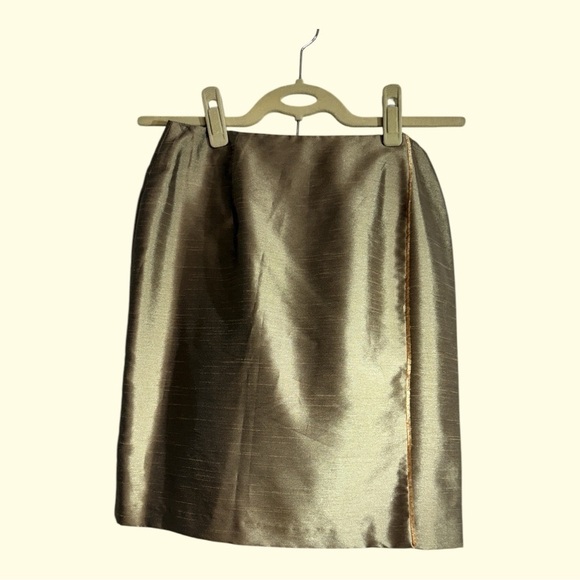 Donna Gray Dresses & Skirts - Donna Gray Wrap Skirt Matte Gold Satin-Textured Fringe Edge Size 4